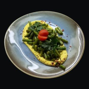 Стручкова квасоля з сирним соусом